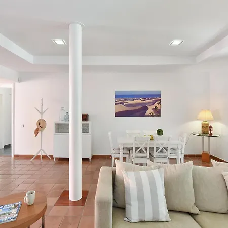 Villa Maspalomas Lux Luxury Retreat In Gran Canaria Private Heated Pool Wonderdul Terrace Area With Dining Area And Bbq Minutes From Popular, Las Palmas de Gran Canaria